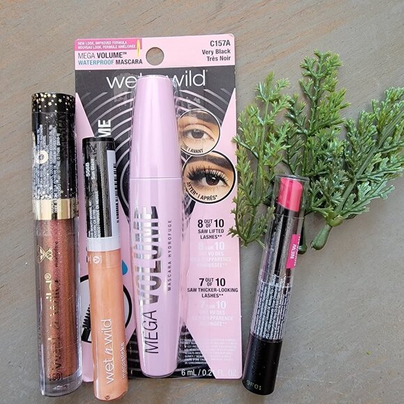 Wet n Wild Cosmetics  Set of 4 Make up Necessities Lips & Mascara - Picture 1 of 3